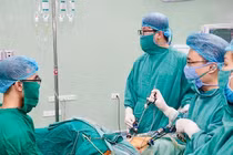 Nội soi treo tử cung điều trị sa sinh dục