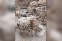 Mở mộ cổ 1.000 năm tuổi, chuyên gia choáng váng thấy thứ này