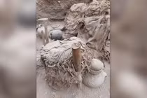 Mở mộ cổ 1.000 năm tuổi, chuyên gia choáng váng thấy thứ này