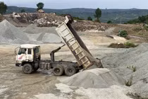 Biết gì về cty Thông Dung vừa bị tước giấy phép khai thác khoáng sản?