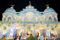 Ngắm "bạch dinh" dát vàng của đại gia Thanh Hoá lên báo nước ngoài