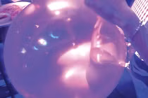 Hít bóng cười, thiếu nữ 20 tuổi mất cảm giác chân 