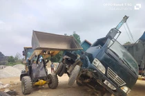 Lật xe cẩu, 1 người tử vong