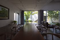 Nhà bê tông mộc mạc, mát rượi quanh năm ở Ninh Bình