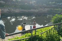 Hà Nội: Phát hiện thi thể nổi trên sông Tô Lịch