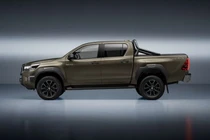 Cận cảnh Toyota Hilux 2024 động cơ mild hybrid tiết kiệm xăng