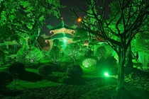 Hé lộ biệt thự đẹp như resort của Việt Trinh