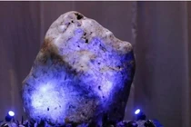 Kinh ngạc thấy khối đá quý nghìn tỷ khi đào giếng trong sân nhà