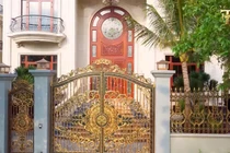 Biệt thự 300 tỷ hoành tráng như cung điện của danh hài Việt Hương