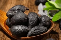 Lên núi đụng trúng quả trứng lạ, ngỡ ngàng khi biết giá trị thật