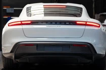 Cận cảnh Porsche Taycan độ âm thanh gần 300 triệu của dân chơi Hà Nội