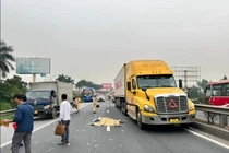 Xe máy va chạm container, nam thanh niên tử vong tại chỗ