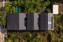 Nhà hướng Tây mát rượi quanh năm nhờ thiết kế mái dốc hai lớp