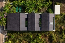 Nhà hướng Tây mát rượi quanh năm nhờ thiết kế mái dốc hai lớp