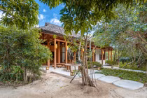 Ngôi nhà mái lá độc đáo ở Nha Trang “gây sốt” trên báo ngoại 