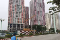 Giá chung cư tăng mạnh, người dân nên làm gì?