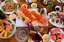 Làm gì để phòng tránh ngộ độc thực phẩm khi đi du lịch?