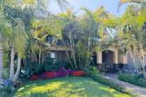 Biệt thự “ngàn hoa” rực rỡ của Đàm Vĩnh Hưng tại Mỹ