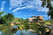 Choáng ngợp "biệt phủ” 10.000m2 lưng chừng núi của vợ chồng Sài Gòn