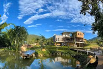 Choáng ngợp "biệt phủ” 10.000m2 lưng chừng núi của vợ chồng Sài Gòn