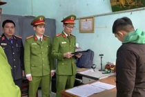 Đốt pháo tự chế gây náo loạn đám cưới, 3 người bị thương