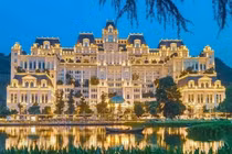 Choáng ngợp dinh thự có đến 800 phòng, đi vài ngày không hết 