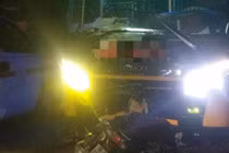 Hà Tĩnh: Xe máy đâm trực diện ôtô khách, 2 người tử vong