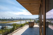 Ngôi nhà 3 tầng ven sông đẹp ngỡ ngàng ở Nha Trang 