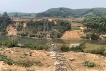 Cầu treo Kẻ Nính ở Nghệ An bất ngờ đổ sập