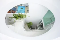 Nhà phố hẹp ngang chỉ 3,5 m có cách lấy sáng cực độc đáo