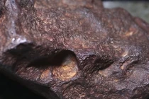 Báu vật trị giá 2 tỷ đồng bị vứt lăn lóc làm vật chặn cửa