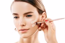 Bí quyết bảo vệ lớp trang điểm trong ngày hè nắng nóng