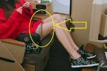 Vì sao "tuyệt đối" không nên mặc váy ngắn khi đi máy bay?