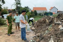 Chôn lấp hơn 400 tấn chất thải, 3 đối tượng bị khởi tố