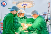 Cứu bệnh nhi 6 tuổi mất máu nặng do vỡ dị dạng mạch máu ruột non