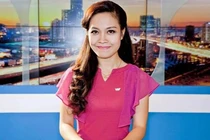 Ngắm không gian sống rực rỡ sắc hoa của BTV Hoàng Trang 