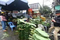 Chợ lá dong lâu đời nhất Thủ đô nhộn nhịp ngày cận Tết