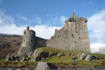 Vẻ đẹp ma mị của những lâu đài bỏ hoang trên Trái đất