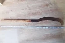 Nghi vấn do ghen tuông, người chồng dùng dao chém đứt 2 cánh tay vợ rồi ra công an đầu thú.