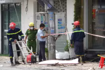 Cơ quan chức năng khám nghiệm hiện trường vụ cháy quán karaoke An Phú ngày 8/9