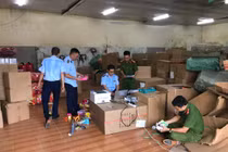 Đồ chơi nhập lậu bị bắt giữ.