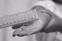 Bà Rịa – Vũng Tàu: Tạm đình chỉ giáo viên đánh bầm tím mông học sinh