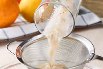 Sợi thép đâm xuyên Amidan vì lọc cháo qua rây