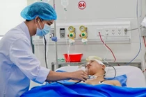 Biến thành bà lão sau vài giờ đột quỵ