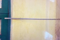 Thanh sắt xuyên hậu môn thủng trực tràng vì trò đùa học sinh