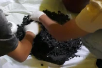 Phần tro cốt được cho là con của anh N.H.N đã được cơ quan công an lấy mẫu giám định.