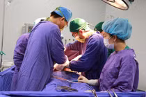 Báo động đỏ cứu thanh niên nhảy cầu tự tử vỡ đa tạng nguy kịch