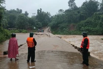 Bão số 5: Huế, Quảng Trị chìm trong biển nước