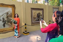 Ngỡ ngàng bích họa Hà Nội xưa của cựu học sinh Phan Đình Phùng