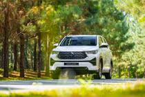 Mua Toyota Innova Cross HEV hay Hyundai Custin cao cấp?